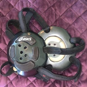 Black ASICS adult adjustable headgear